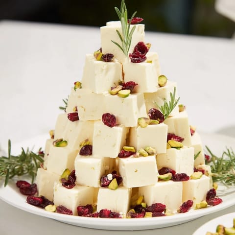 Cranberry White Cheddar Tree