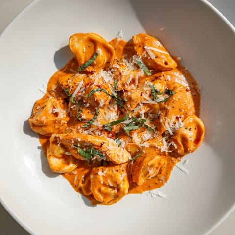 This Marry Me Chicken Tortellini features tender chicken, sun-dried tomatoes, and a rich, creamy sauce.